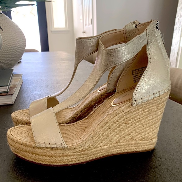 Kenneth Cole NY Olivia T Strap Espadrille Wedge Sandal Ice Leather - Picture 2 of 10